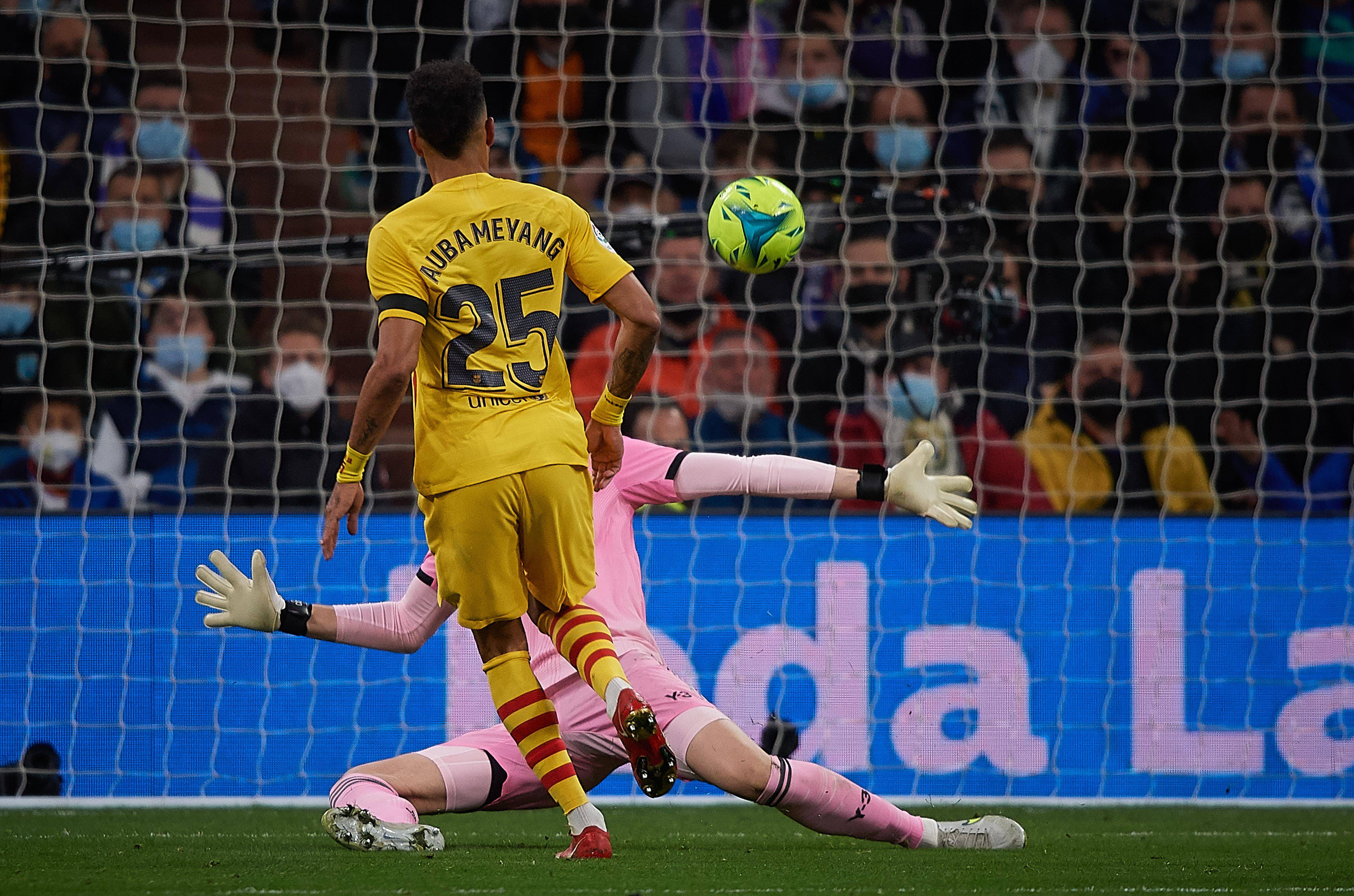 巴塞罗那队在比赛中取得压倒性胜利